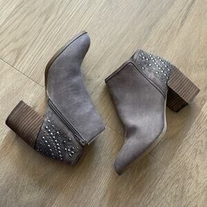 FERGIE Tan Studded Faux Suede Heeled Booties Boots Size 7.5